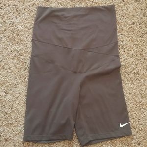 Nike One Maternity Shorts Size Medium